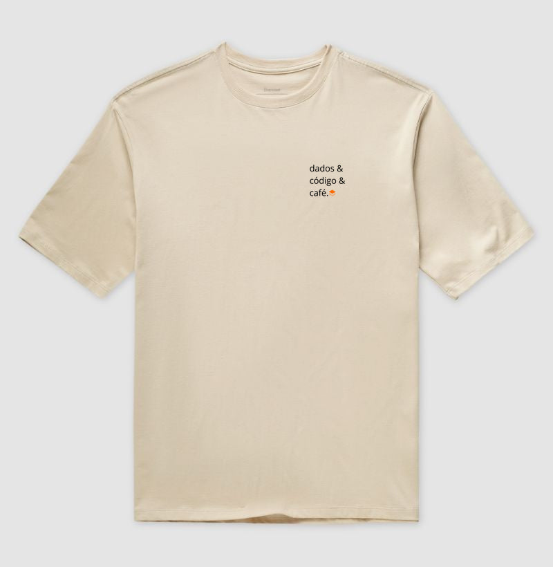 Camiseta Oversized Dados&Código&Café