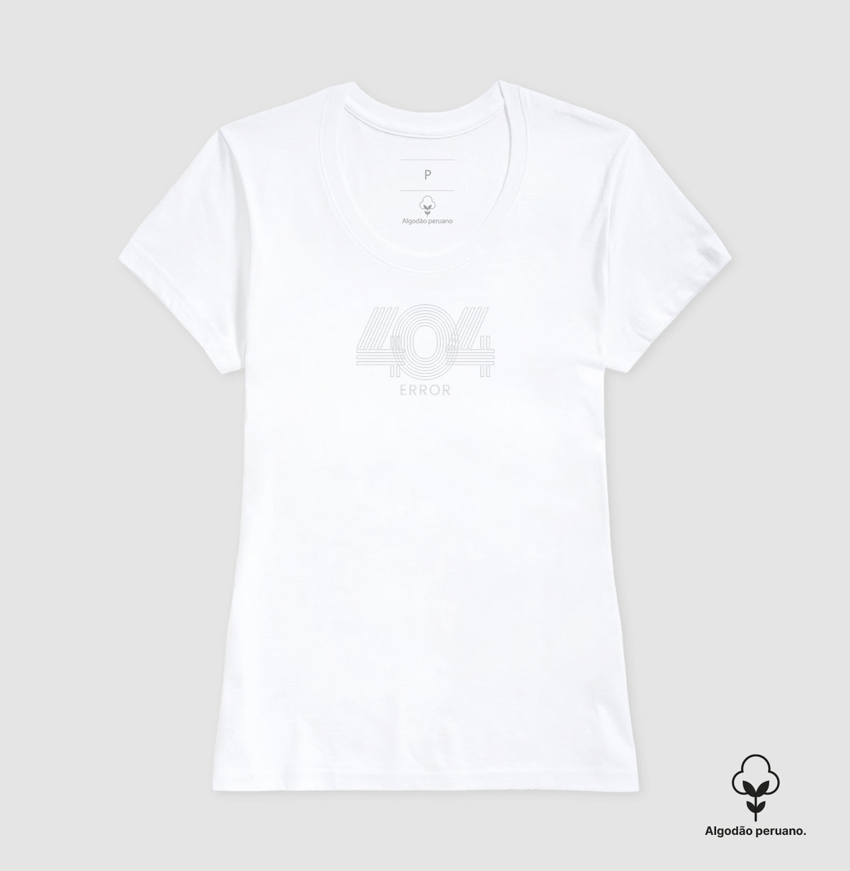 Camiseta feminina branca de gola careca vista de frente, com estampa 404 Error em linhas finas tom sobre tom no centro do peito e etiqueta interna de algodão peruano
